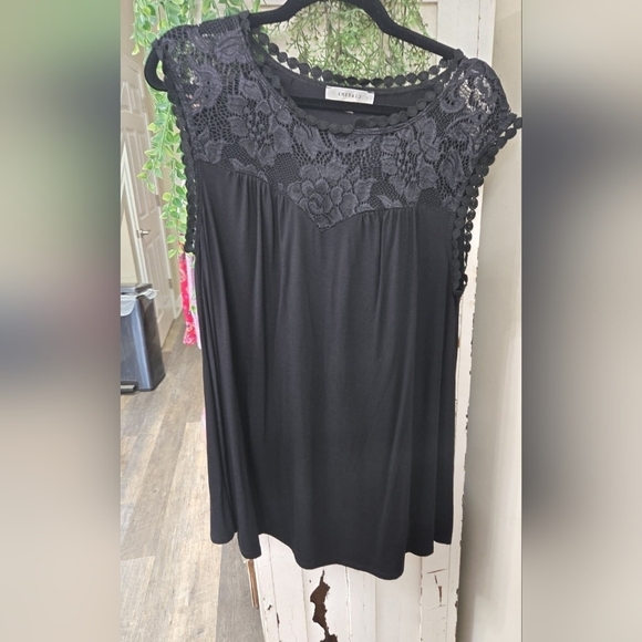 Emerald Tops - Large Emerald Black Lace Blouse Sleeveless Top Soft Flowy Light Weight